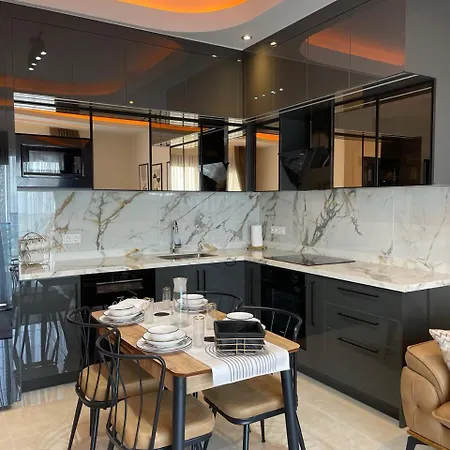 Stylish Apartment In Yekta Royal Club